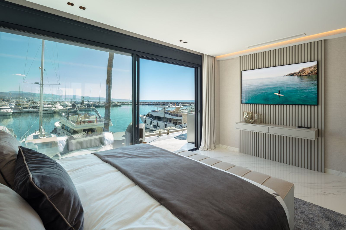3 Bedroom Apartment in Marbella - Photo 12