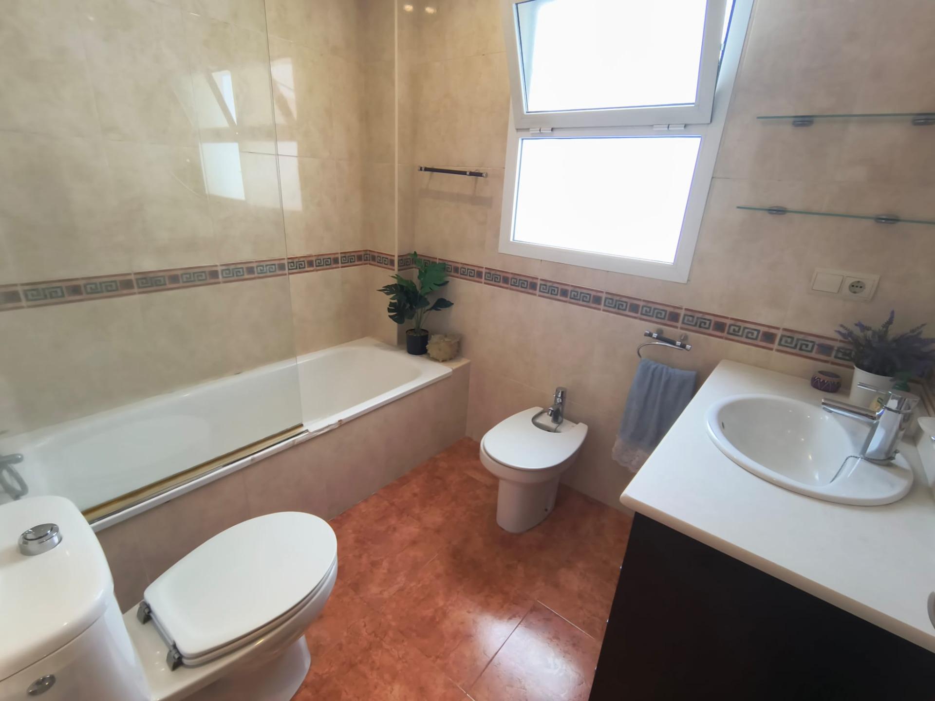 2 Bedroom Apartment in Fuengirola - Photo 4