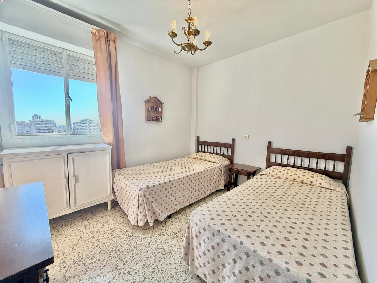 3 Bedroom Apartment in Fuengirola - Photo 11