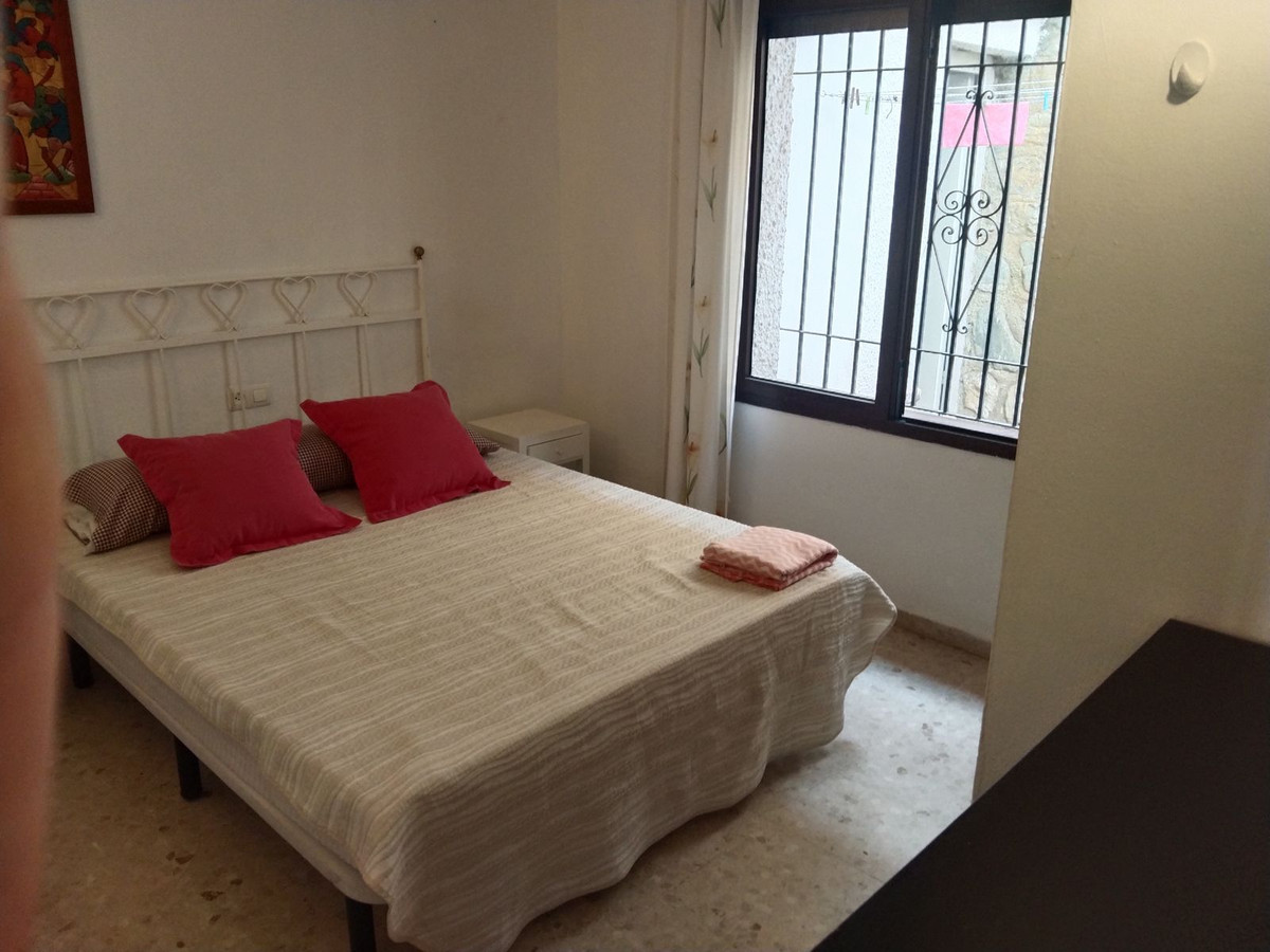 4 Bedroom Villa in Málaga - Photo 6