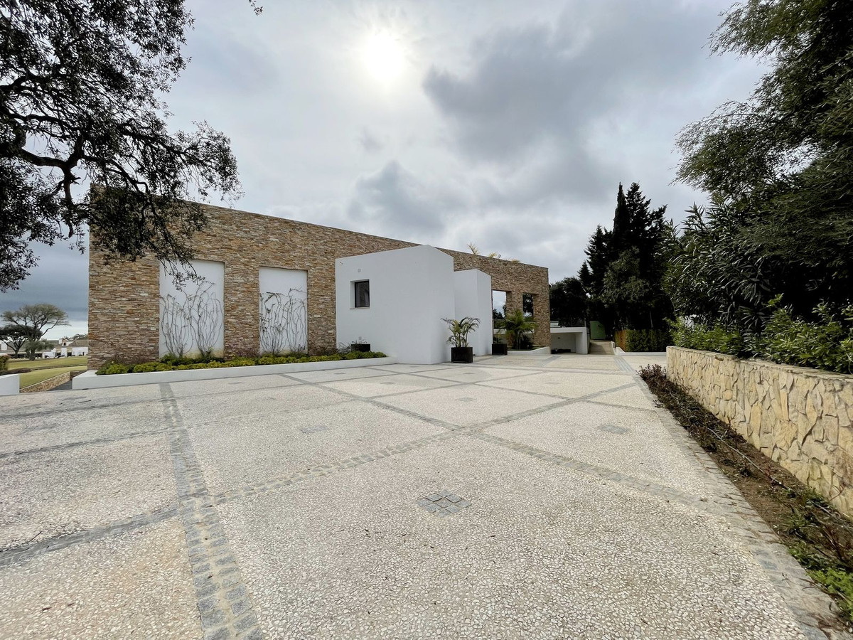 6 Bedroom Villa in San Roque - Photo 99