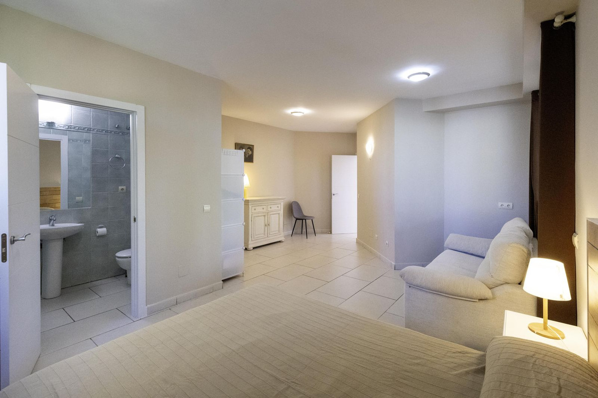 3 Bedroom Townhouse in Marbella - Photo 20