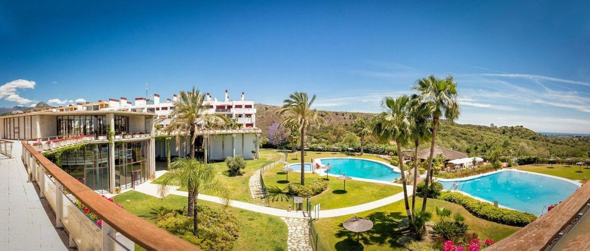 3 Bedroom Penthouse in Estepona - Photo 30