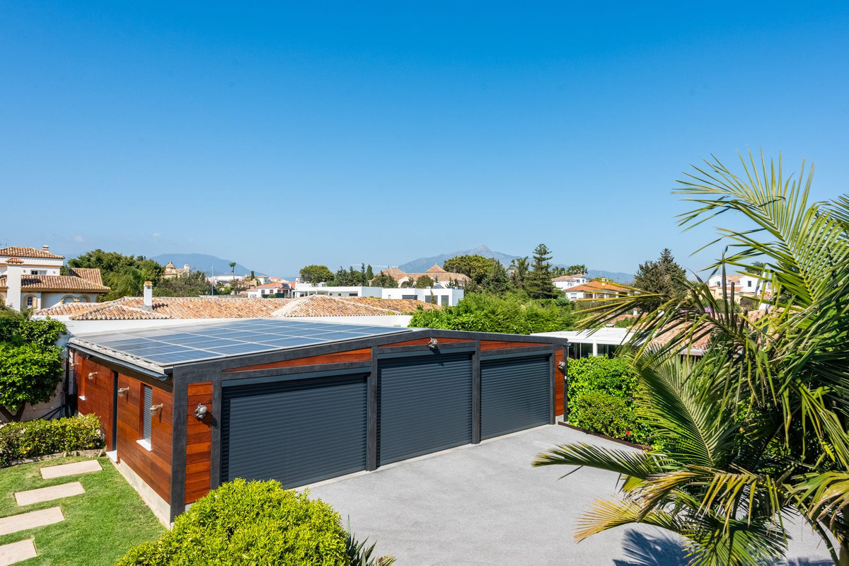 4 Bedroom Villa in San Pedro de Alcántara - Photo 43