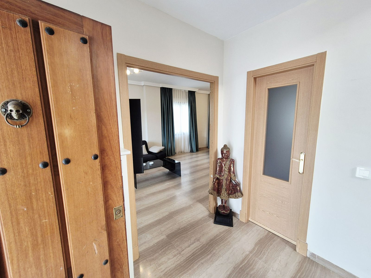 4 Bedroom Villa in San Pedro de Alcántara - Photo 7