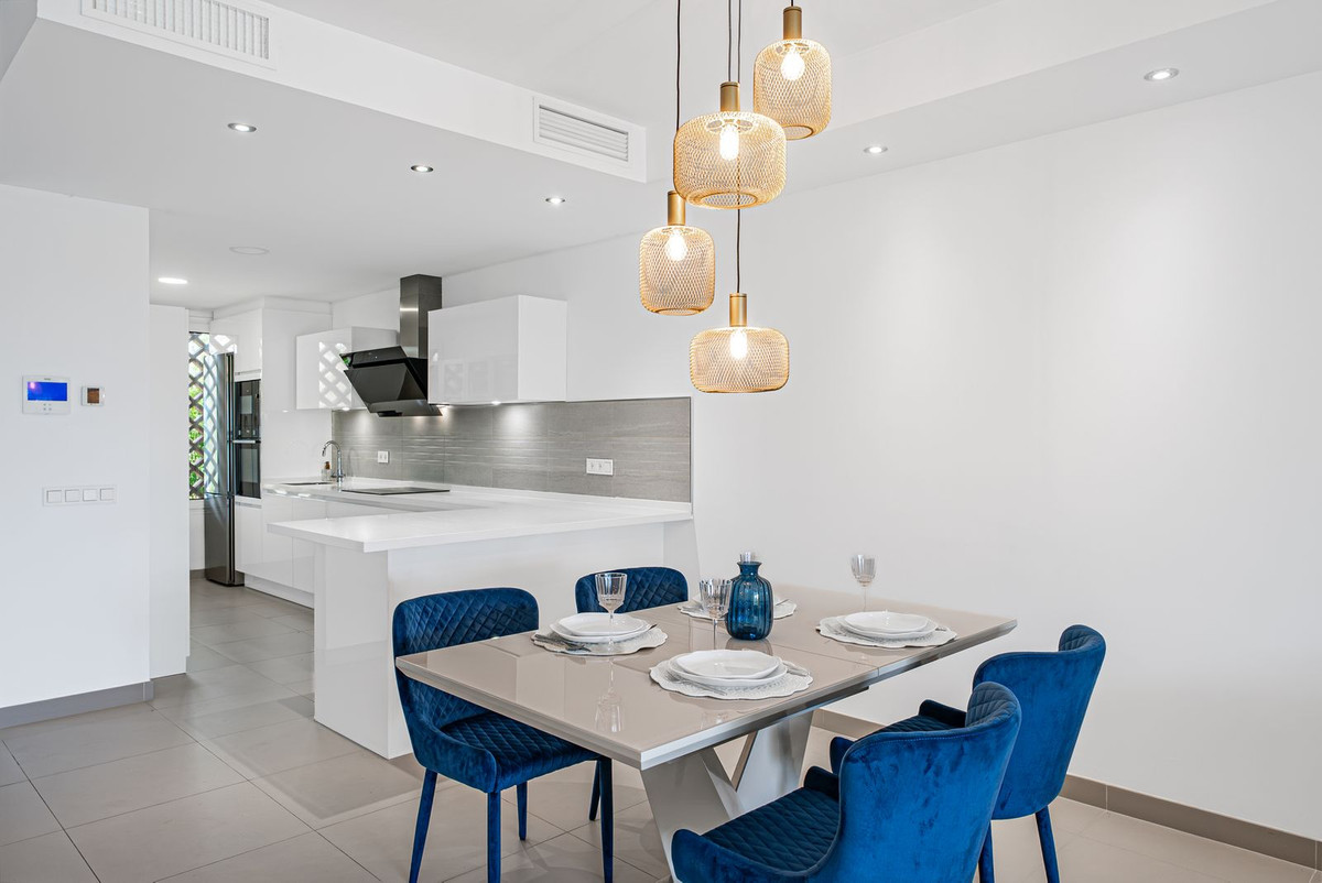 4 Bedroom Townhouse in Benahavís - Photo 7