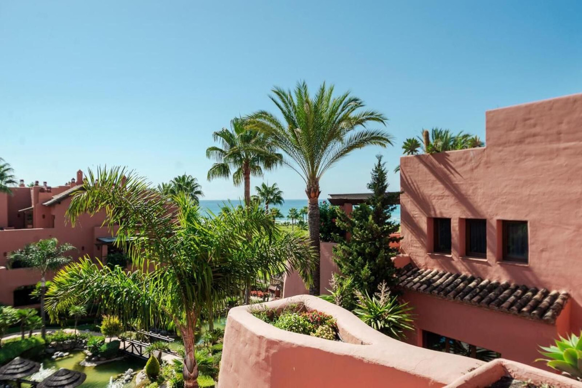 3 Bedroom Penthouse in Estepona - Photo 7