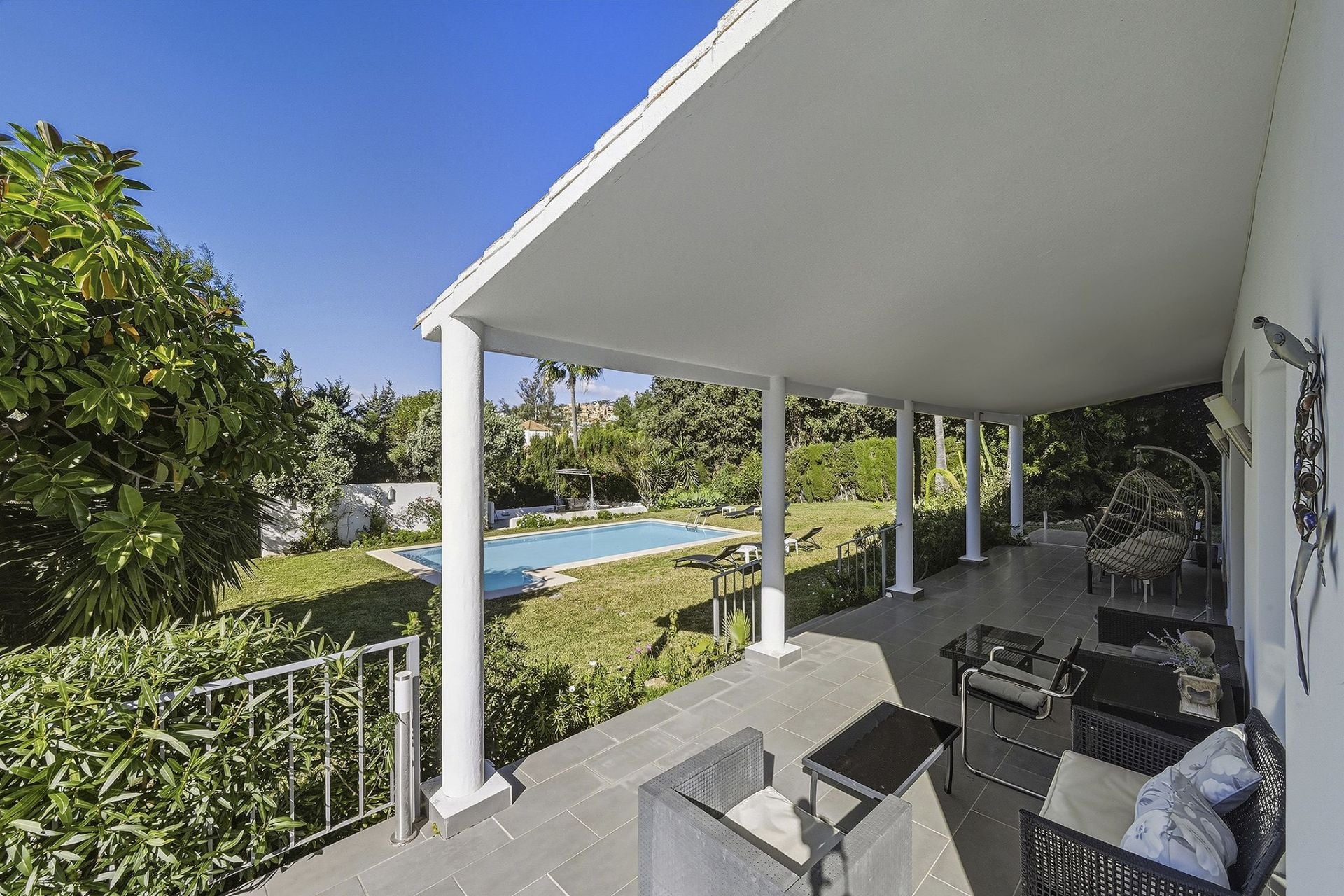 8 Bedroom Villa in Marbella - Photo 4