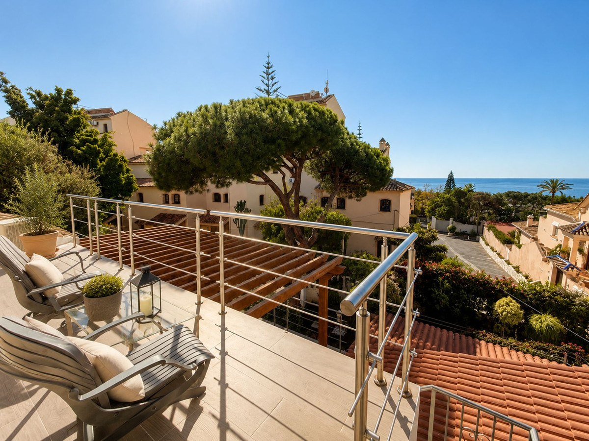 4 Bedroom Villa in Marbella - Photo 14