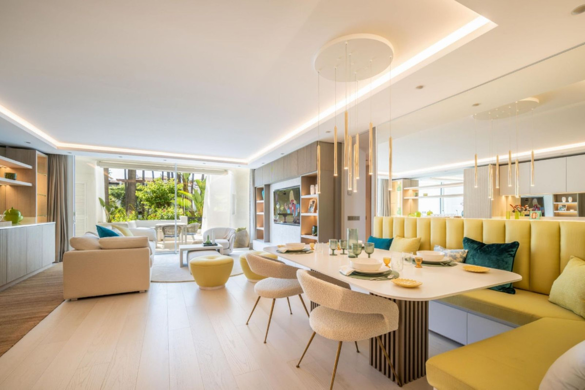 3 Bedroom Apartment in Marbella - Photo 2