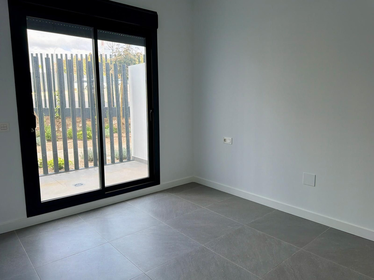 2 Bedroom Apartment in Mijas - Photo 14