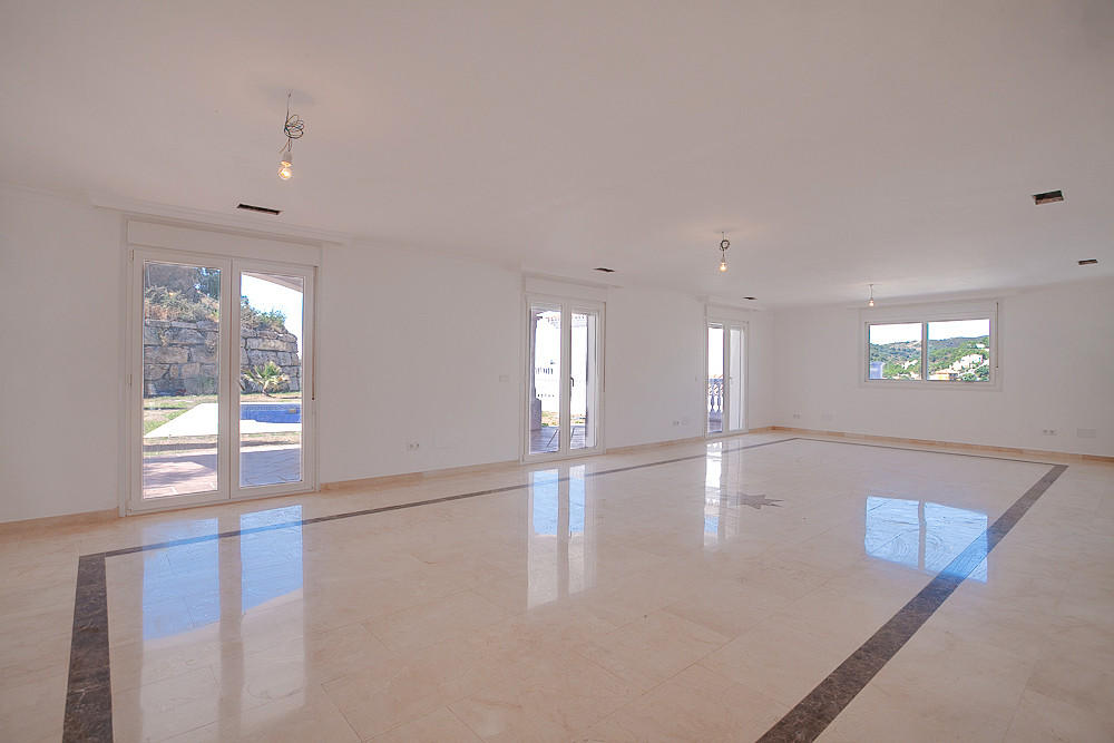 4 Bedroom Villa in Estepona - Photo 6