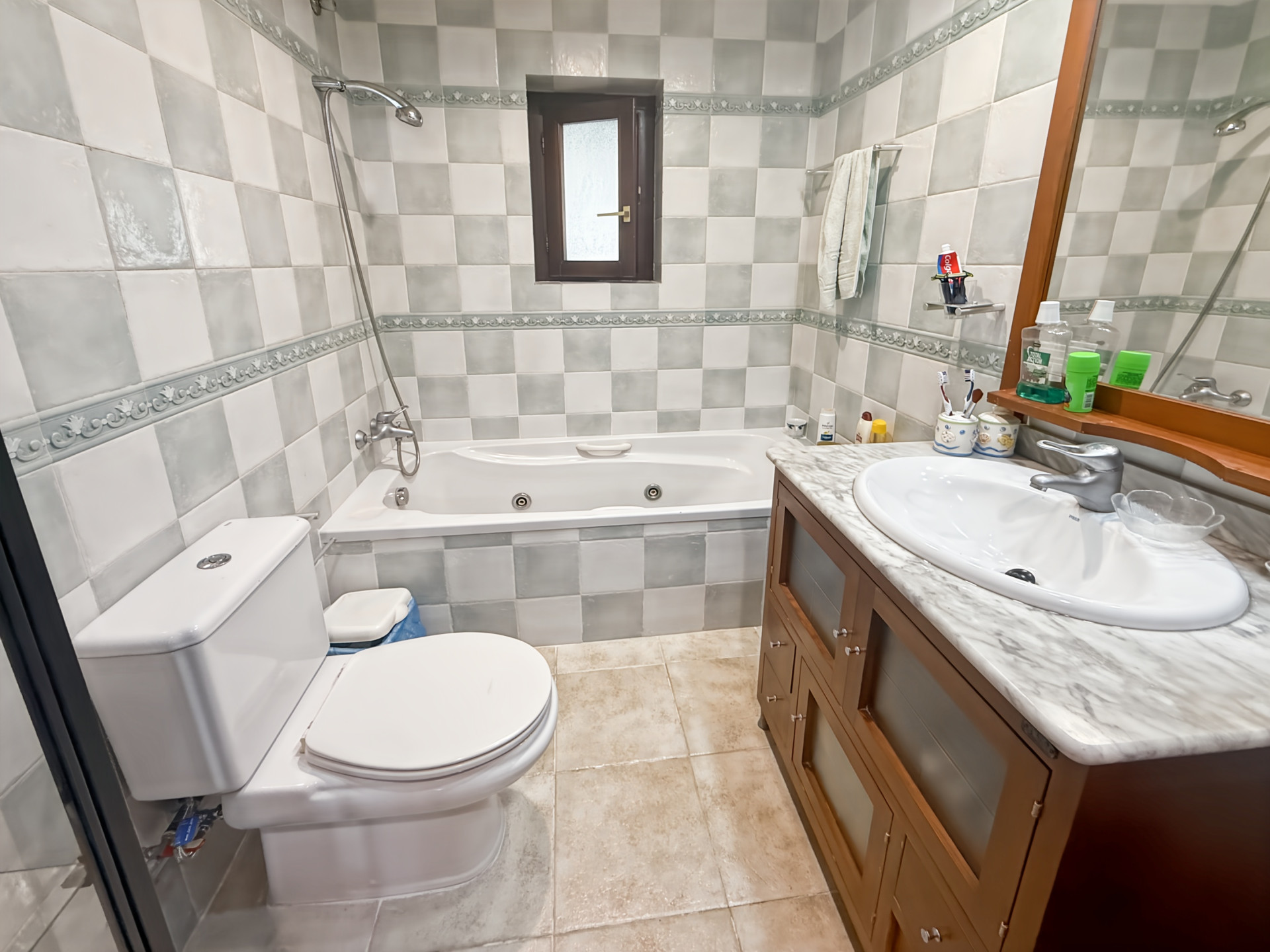 2 Bedroom Apartment in Estepona - Photo 15
