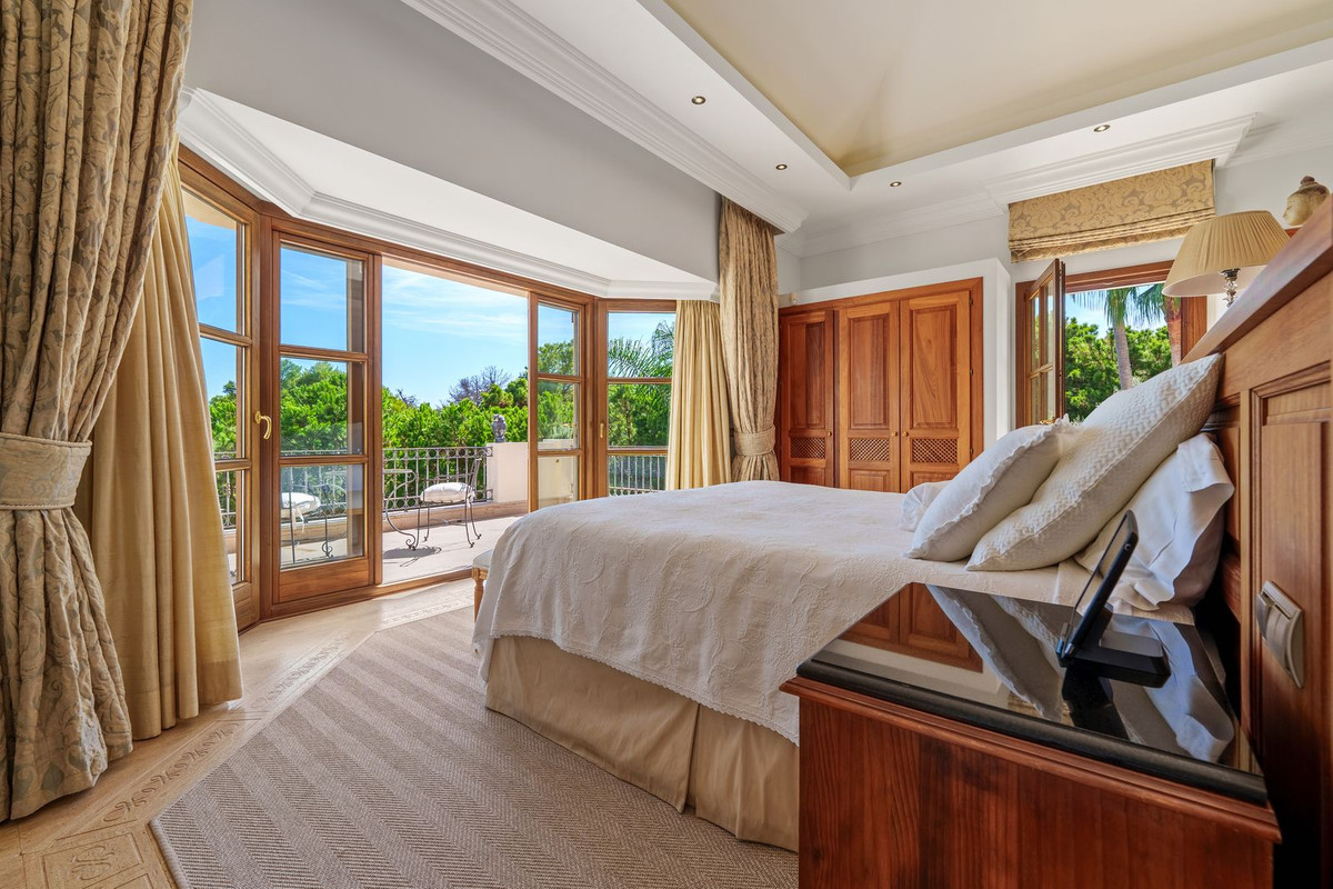 6 Bedroom Villa in Marbella - Photo 28