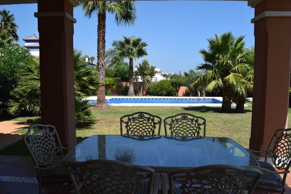 4 Bedroom Villa in Estepona - Фото 9