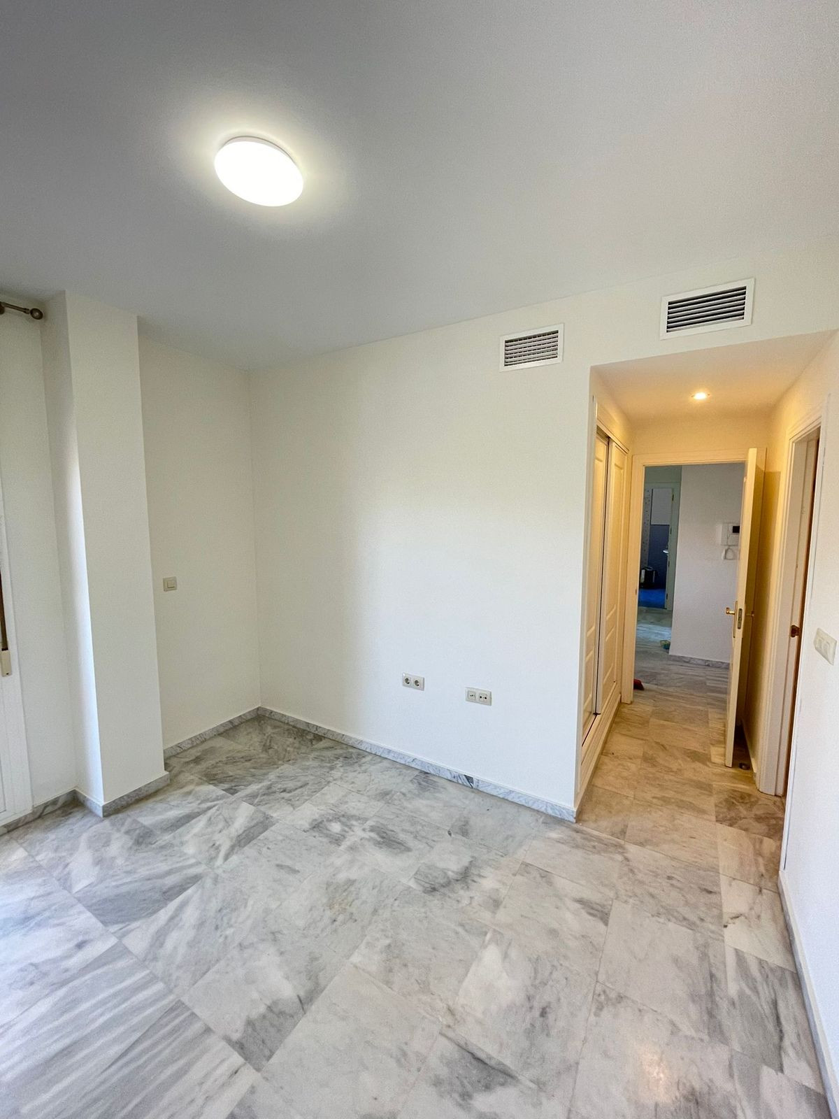 2 Bedroom Apartment in Mijas - Photo 10