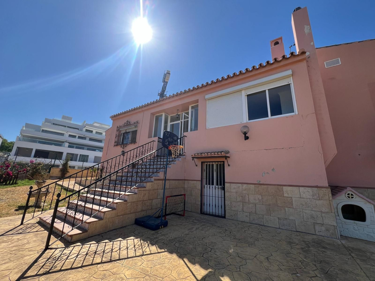 6 Bedroom Villa in Estepona - Photo 33