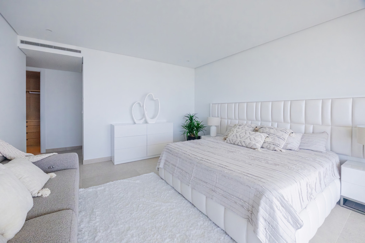 3 Bedroom Apartment in Benahavís - Photo 18