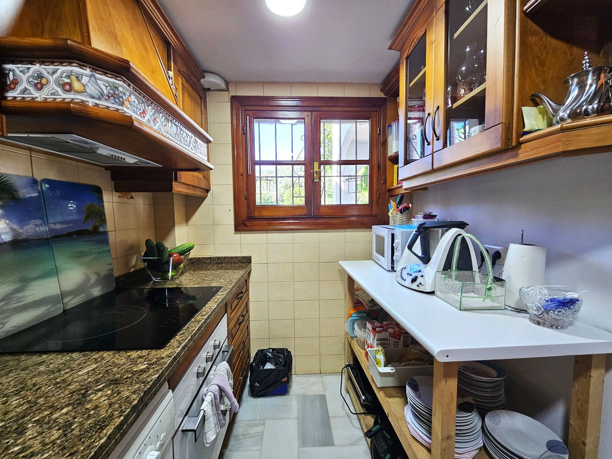 3 Bedroom Townhouse in Benahavís - Photo 10
