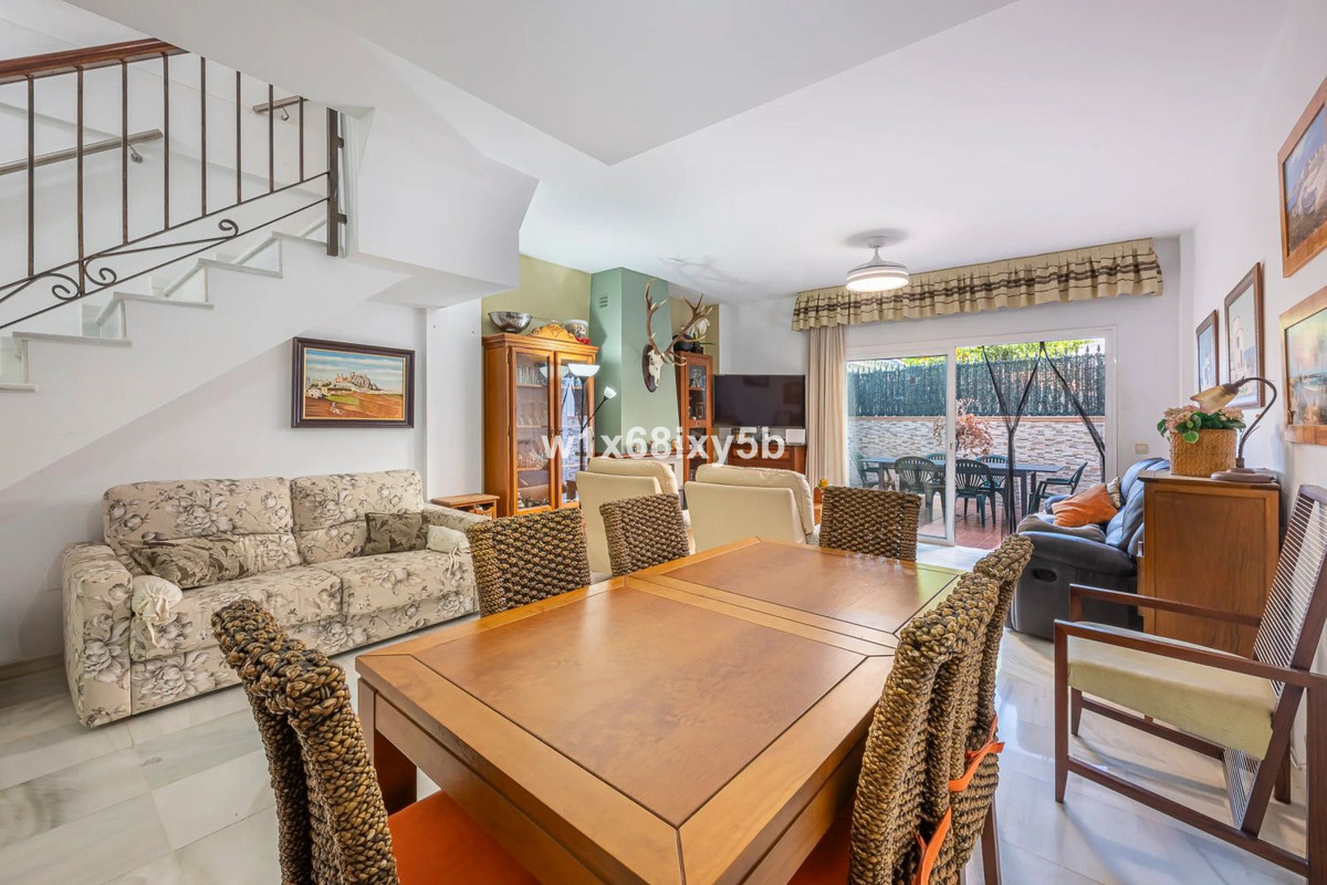 3 Bedroom Townhouse in Estepona - Фото 9