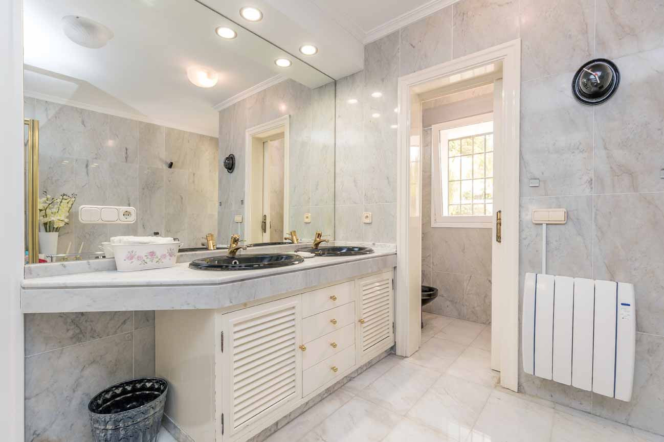 6 Bedroom Villa in Marbella - Photo 15