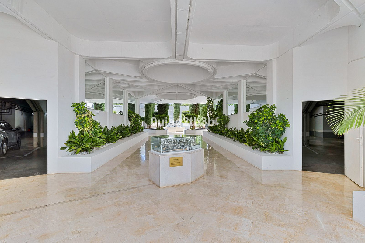3 Bedroom Apartment in Marbella - Photo 18
