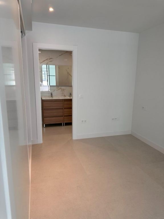 2 Bedroom Penthouse in Fuengirola - Photo 4