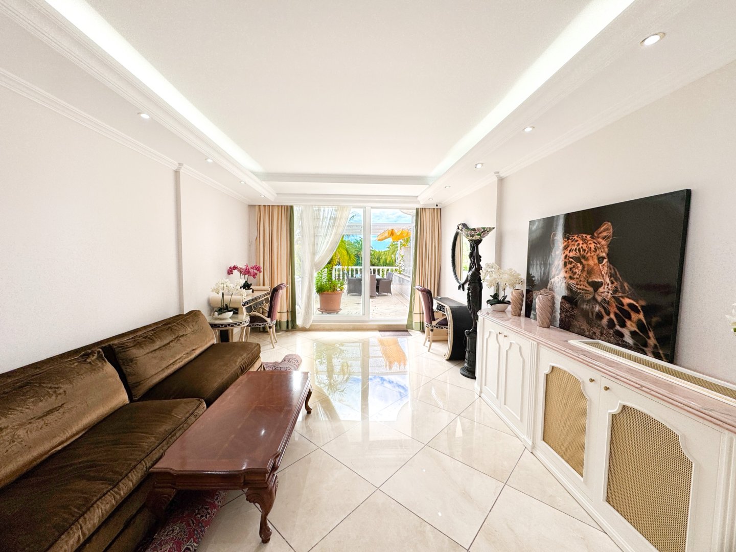 2 Bedroom Apartment in Marbella - Photo 14