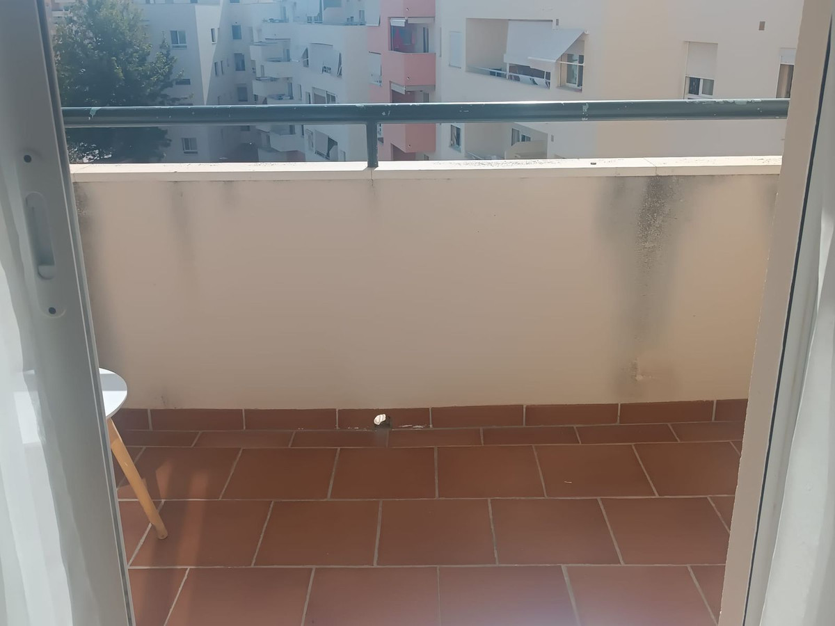 1 Bedroom Apartment in Estepona - Photo 7