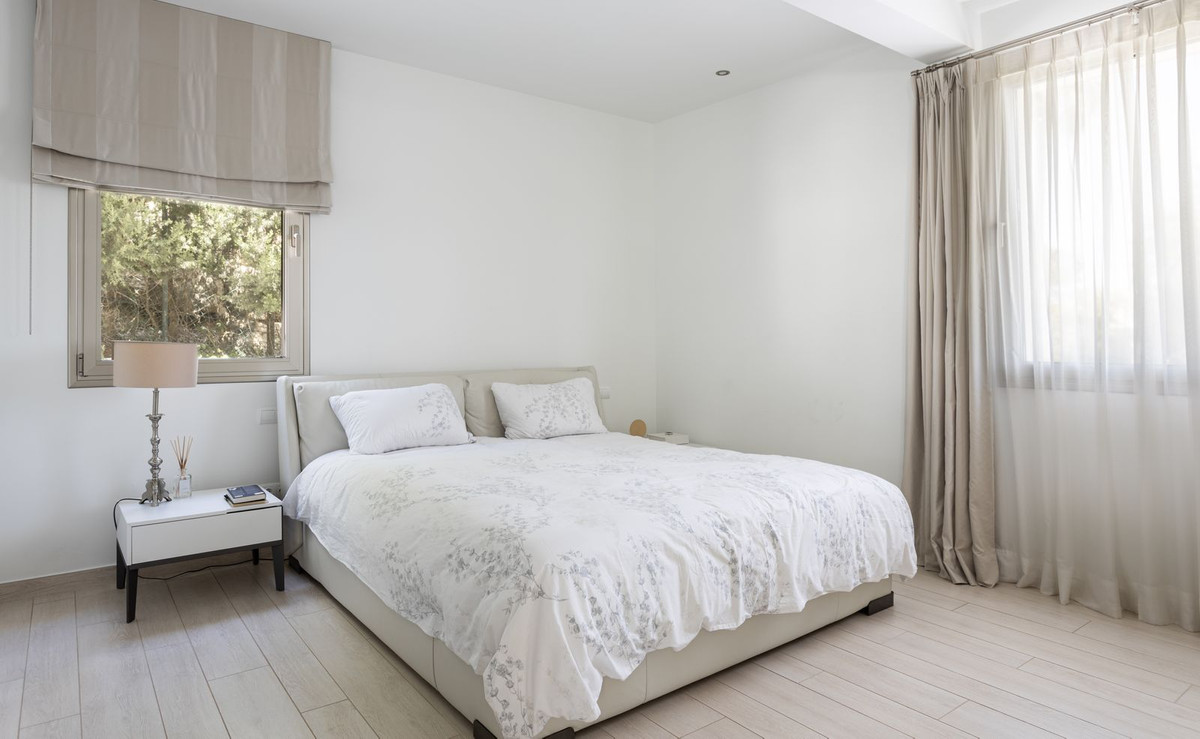 5 Bedroom Villa in San Roque - Photo 15
