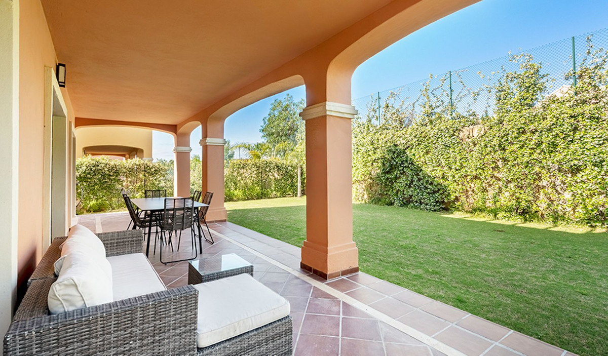 4 Bedroom Villa in Estepona - Photo 11