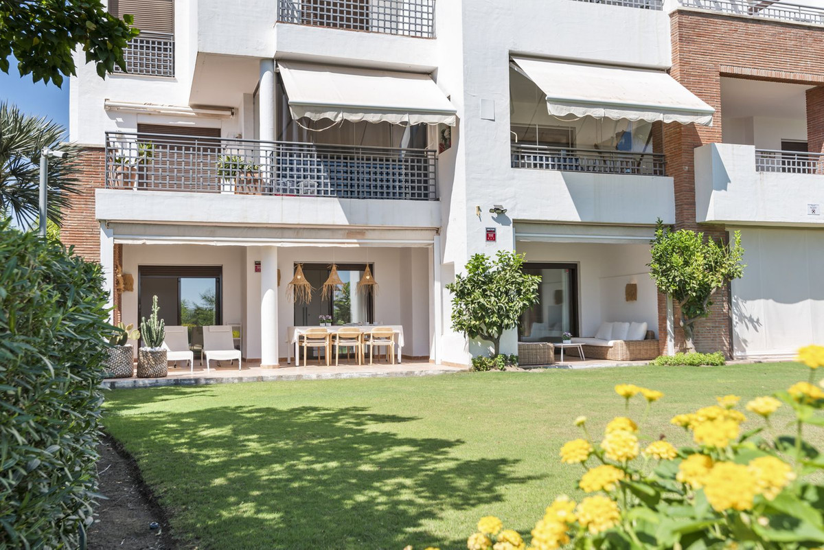 3-bedroom apartment with pool in Malaga, Spain – Photo 15