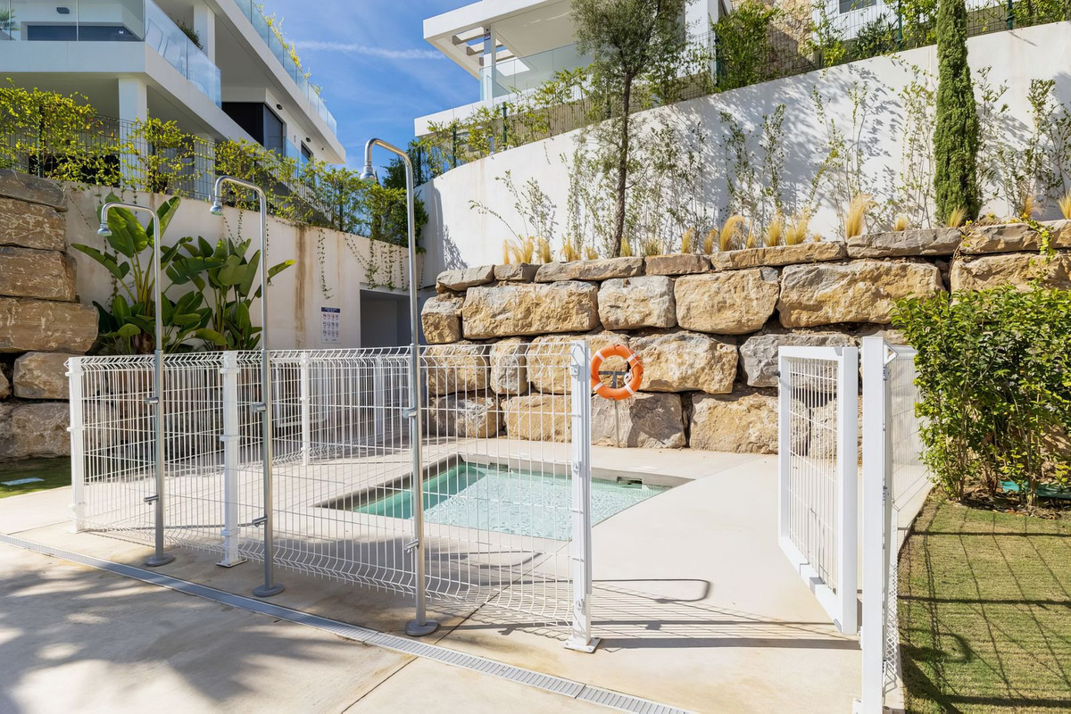 2 Bedroom Apartment in Estepona - Photo 31