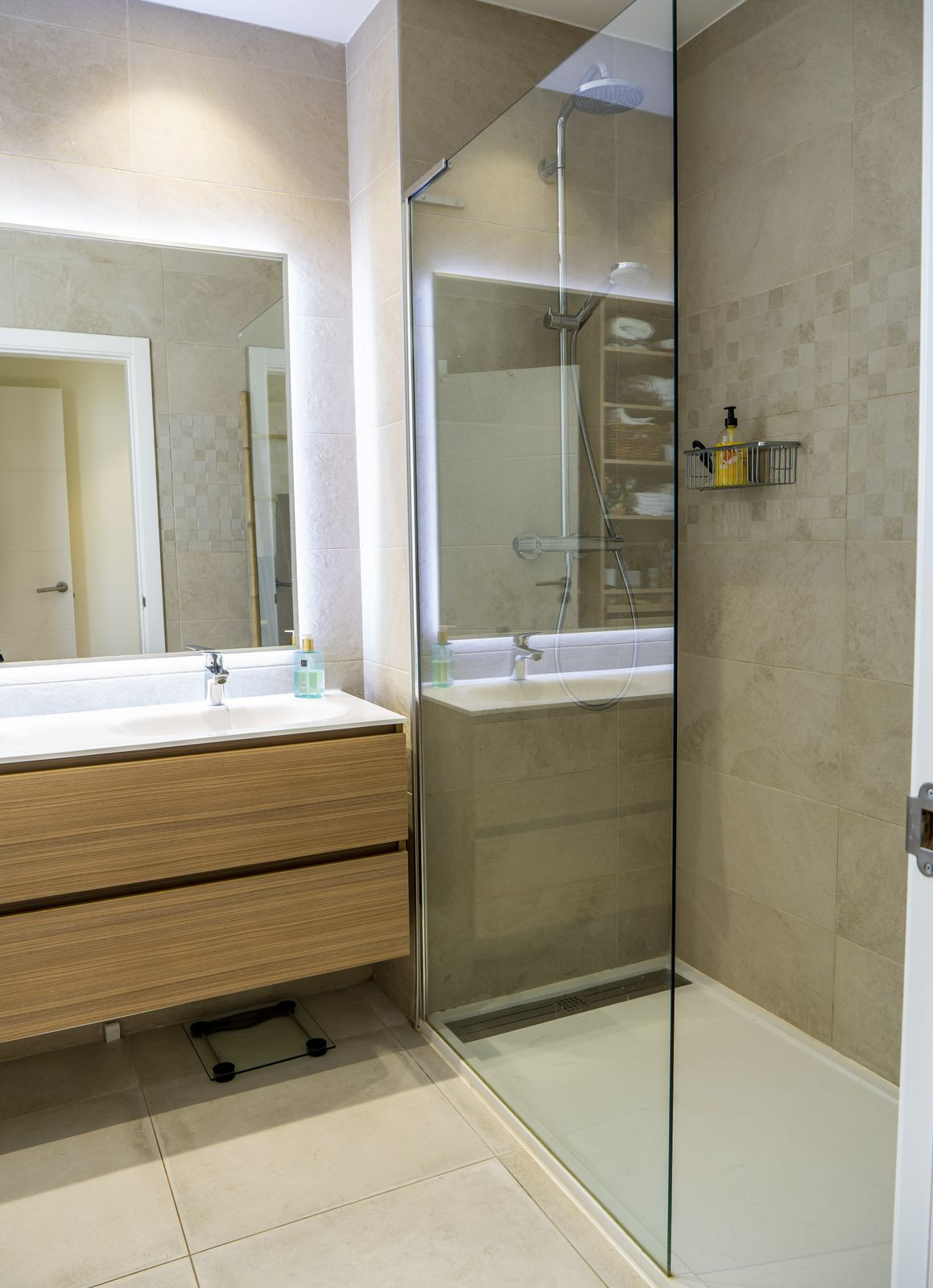 2 Bedroom Apartment in Estepona - Photo 16
