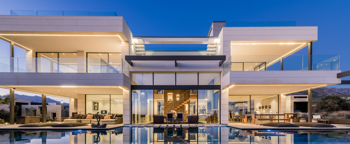 6 Bedroom Villa in Marbella - Photo 2