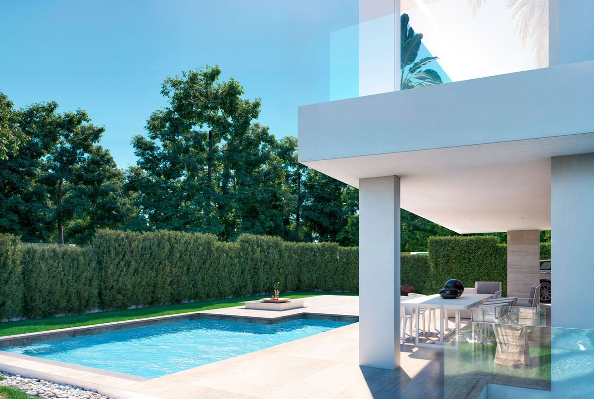5 Bedroom Villa in Estepona - Photo 3