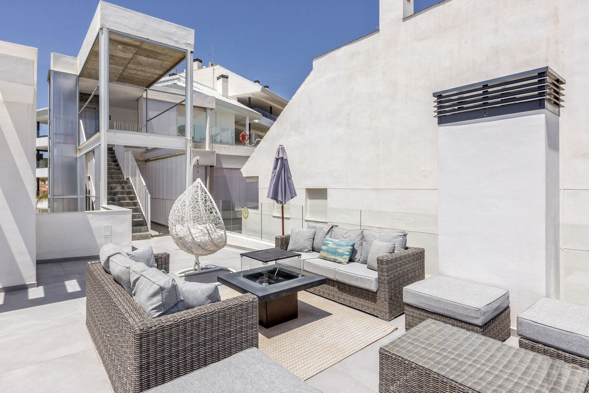 2 Bedroom Apartment in Fuengirola - Photo 23