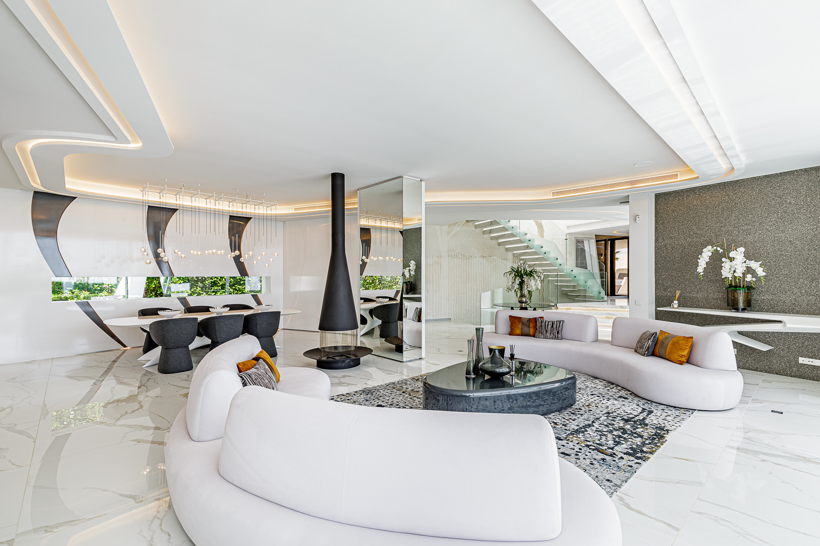 6 Bedroom Villa in Marbella - Photo 5