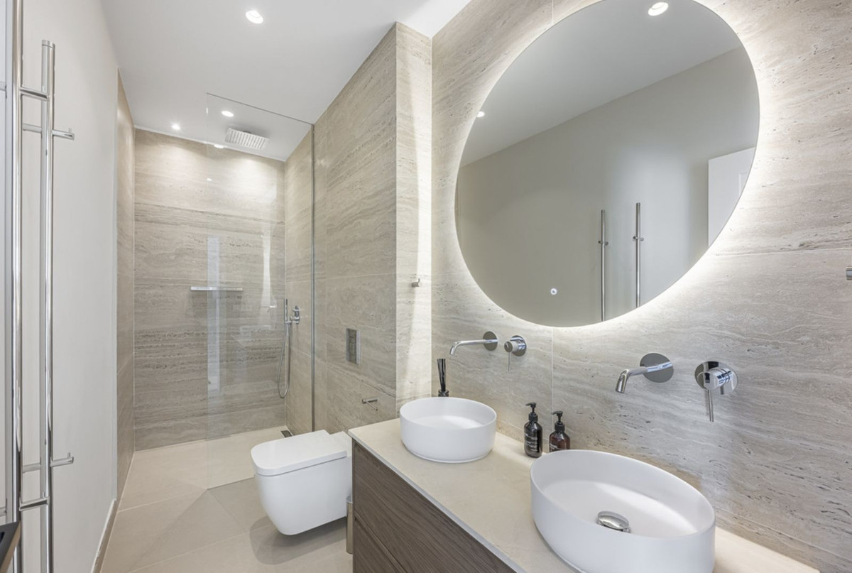 5 Bedroom Townhouse in Marbella - Photo 27