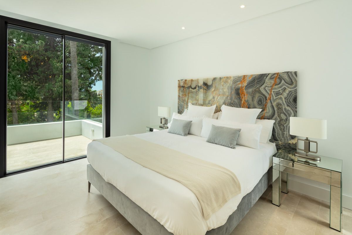 5 Bedroom Villa in Marbella - Photo 28