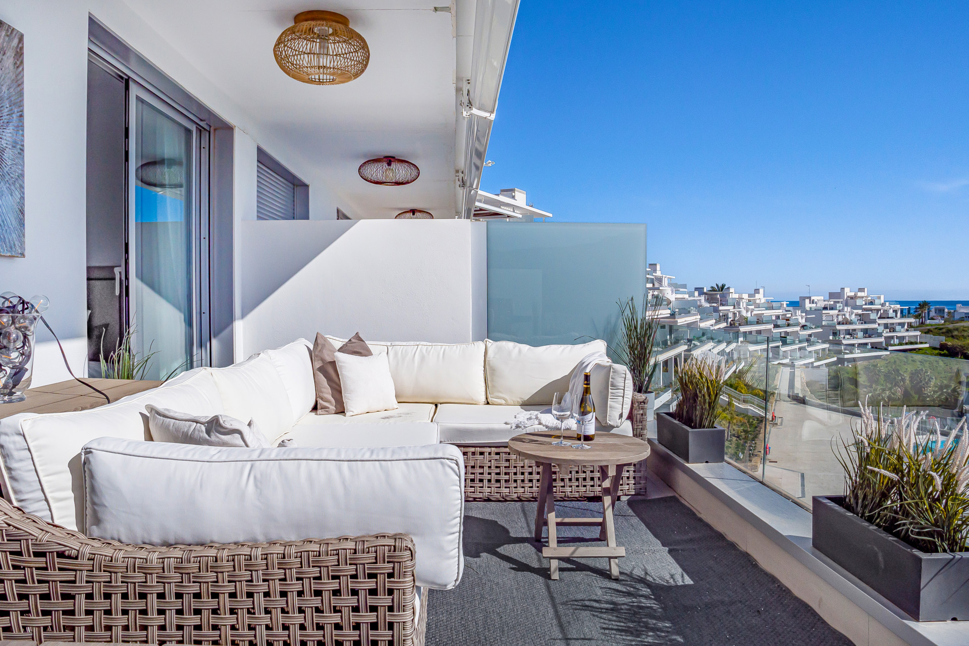 3 Bedroom Apartment in Estepona - Photo 7