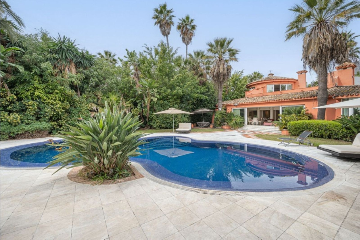 5 Bedroom Villa in Marbella - Photo 27