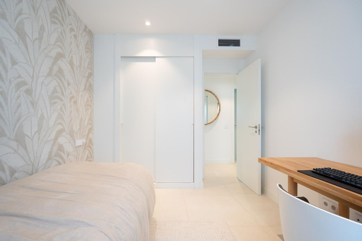 3 Bedroom Apartment in Fuengirola - Photo 17
