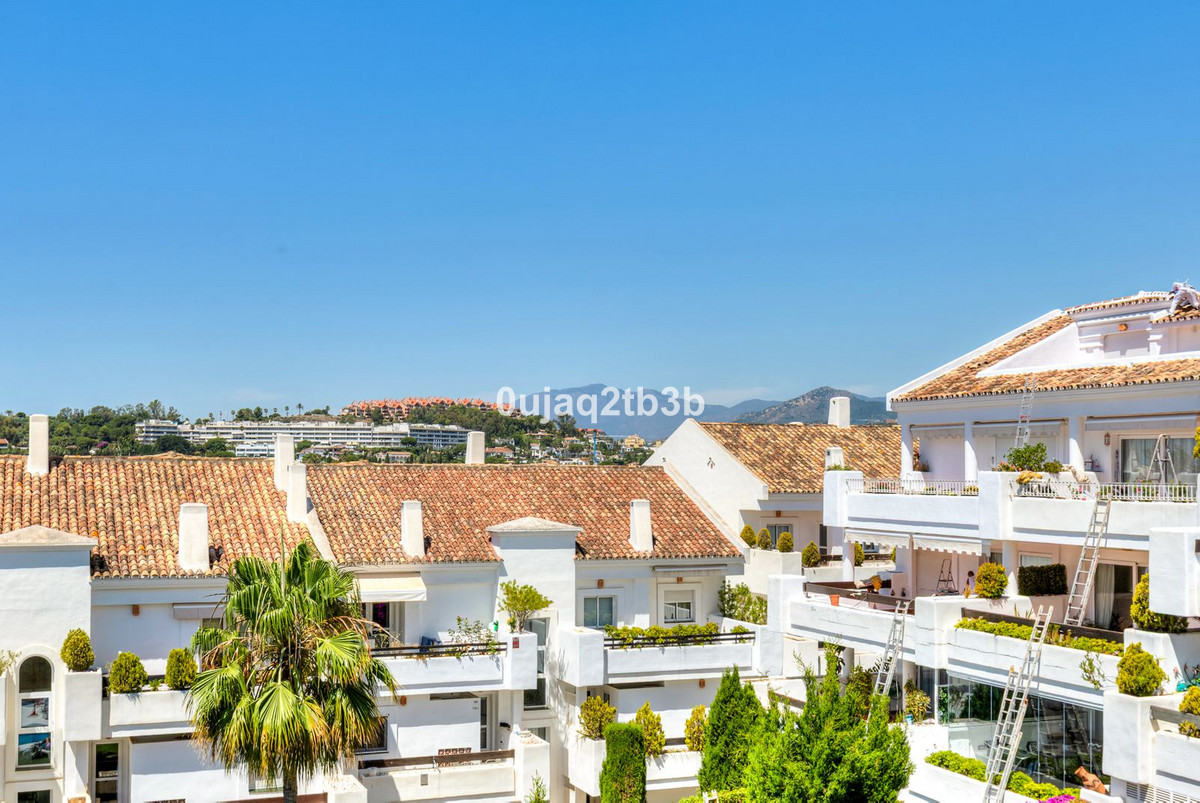 2 Bedroom Apartment in Marbella - Photo 18