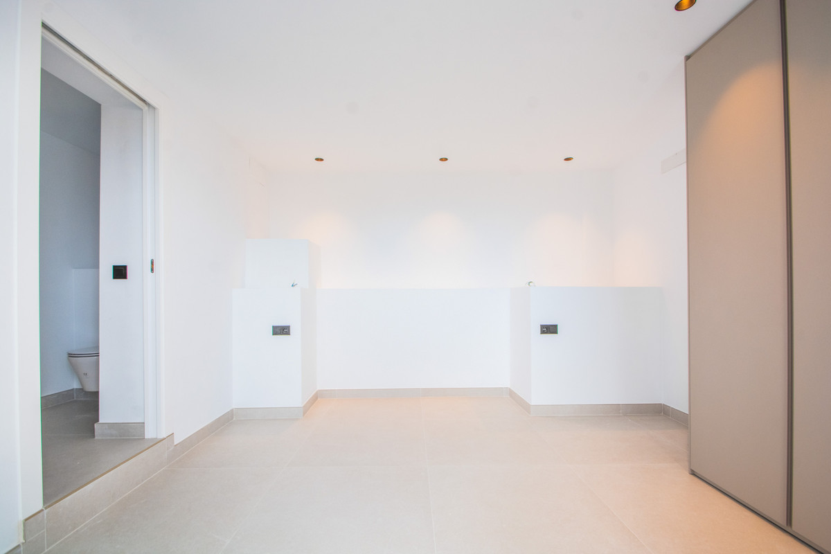 3 Bedroom Apartment in Marbella - Photo 20