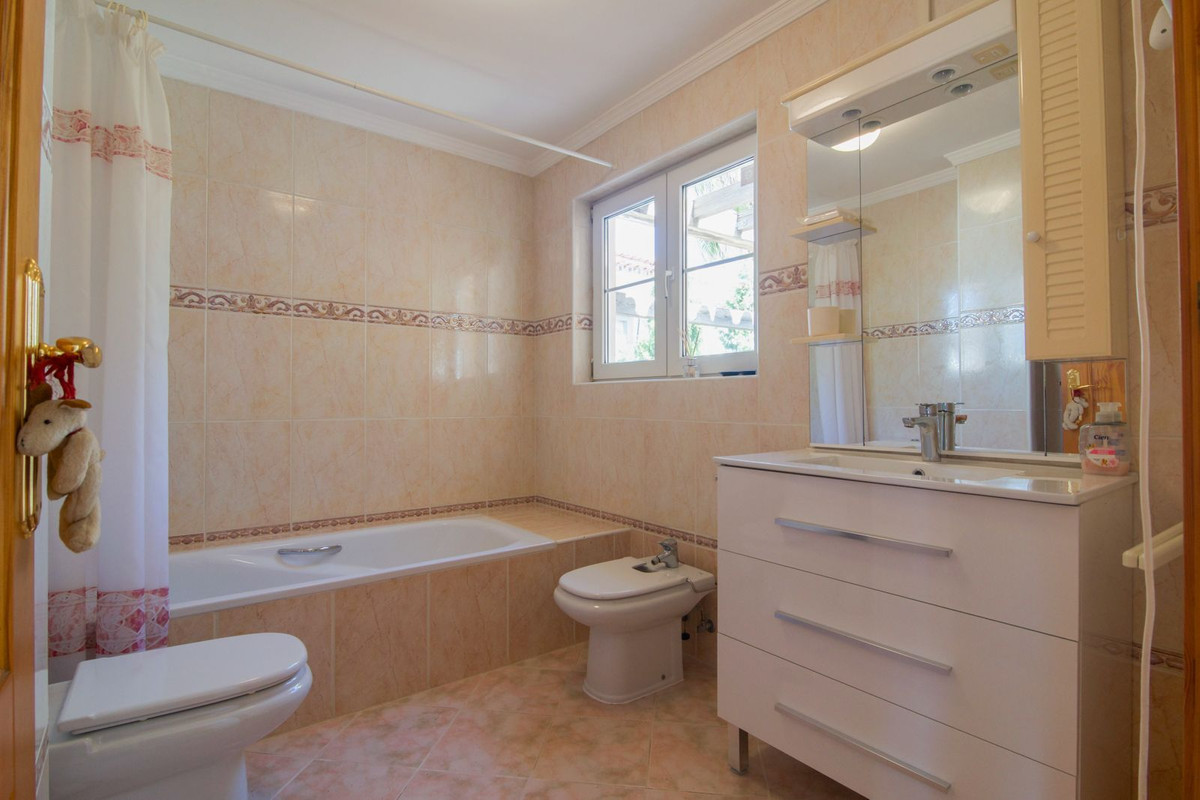 3 Bedroom Villa in Fuengirola - Photo 9