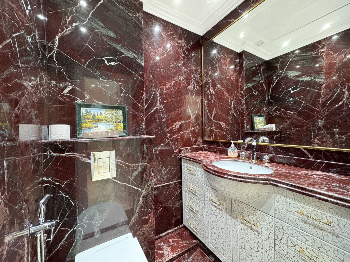 2 Bedroom Apartment in Marbella - Photo 7