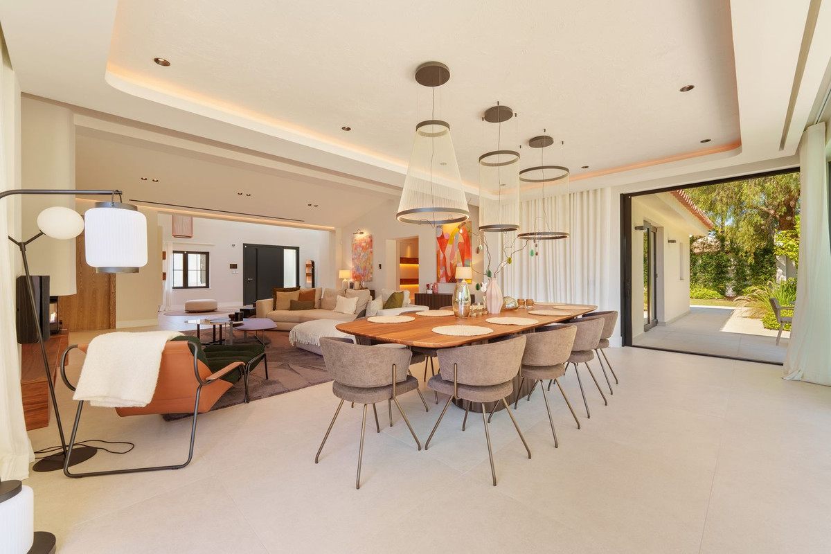 5 Bedroom Villa in Marbella - Photo 17