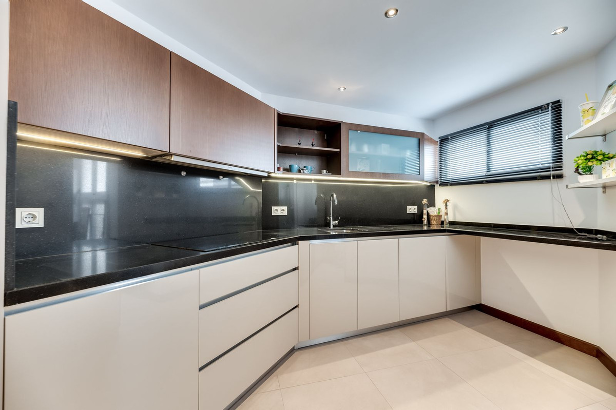 3 Bedroom Apartment in Marbella - Photo 4