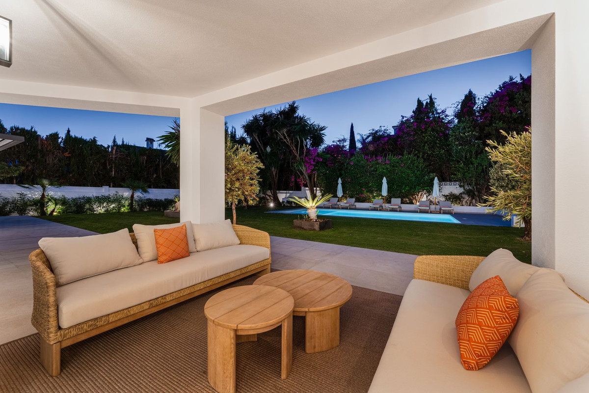 4 Bedroom Villa in Marbella - Photo 61
